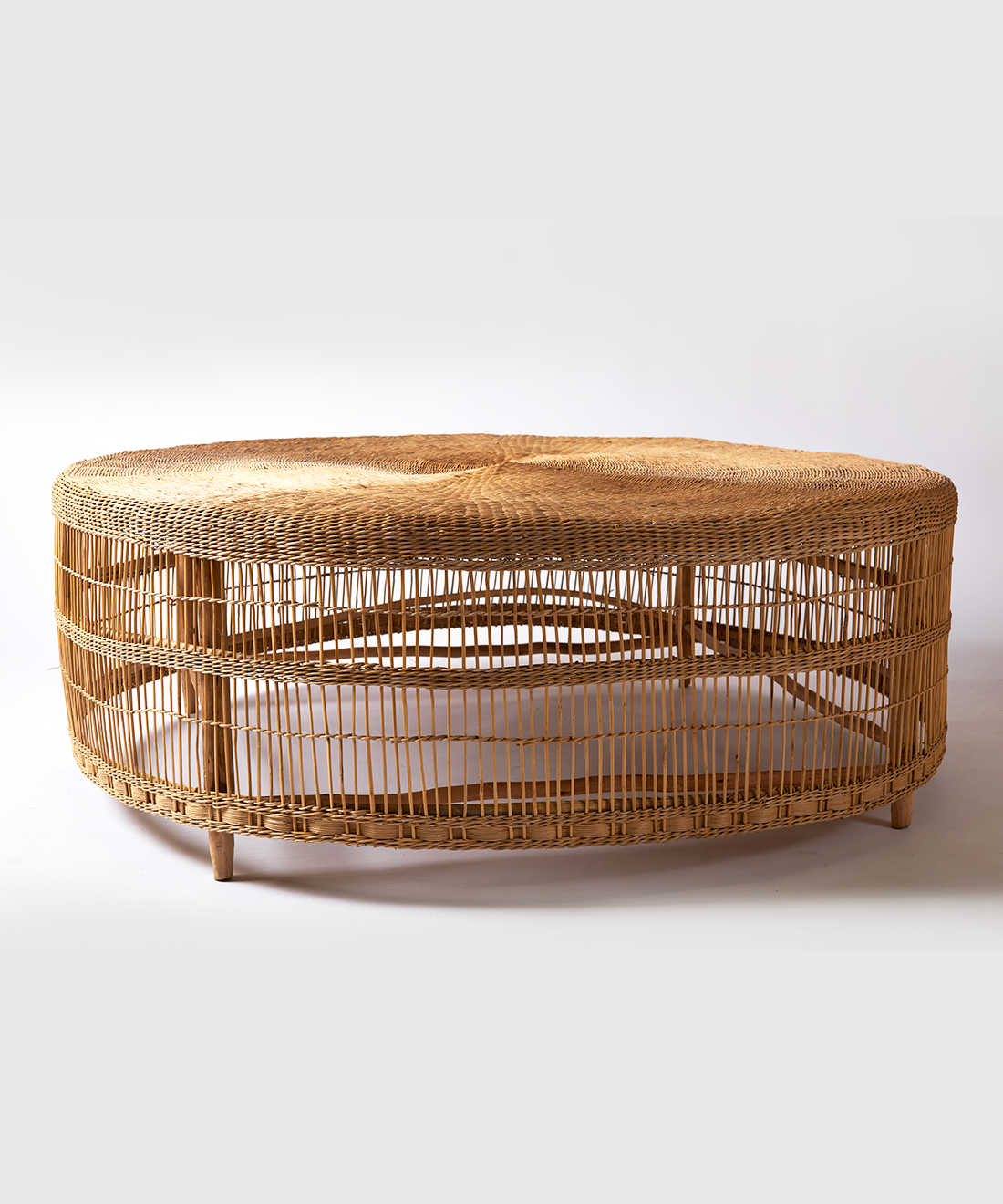 Large basket coffee discount table