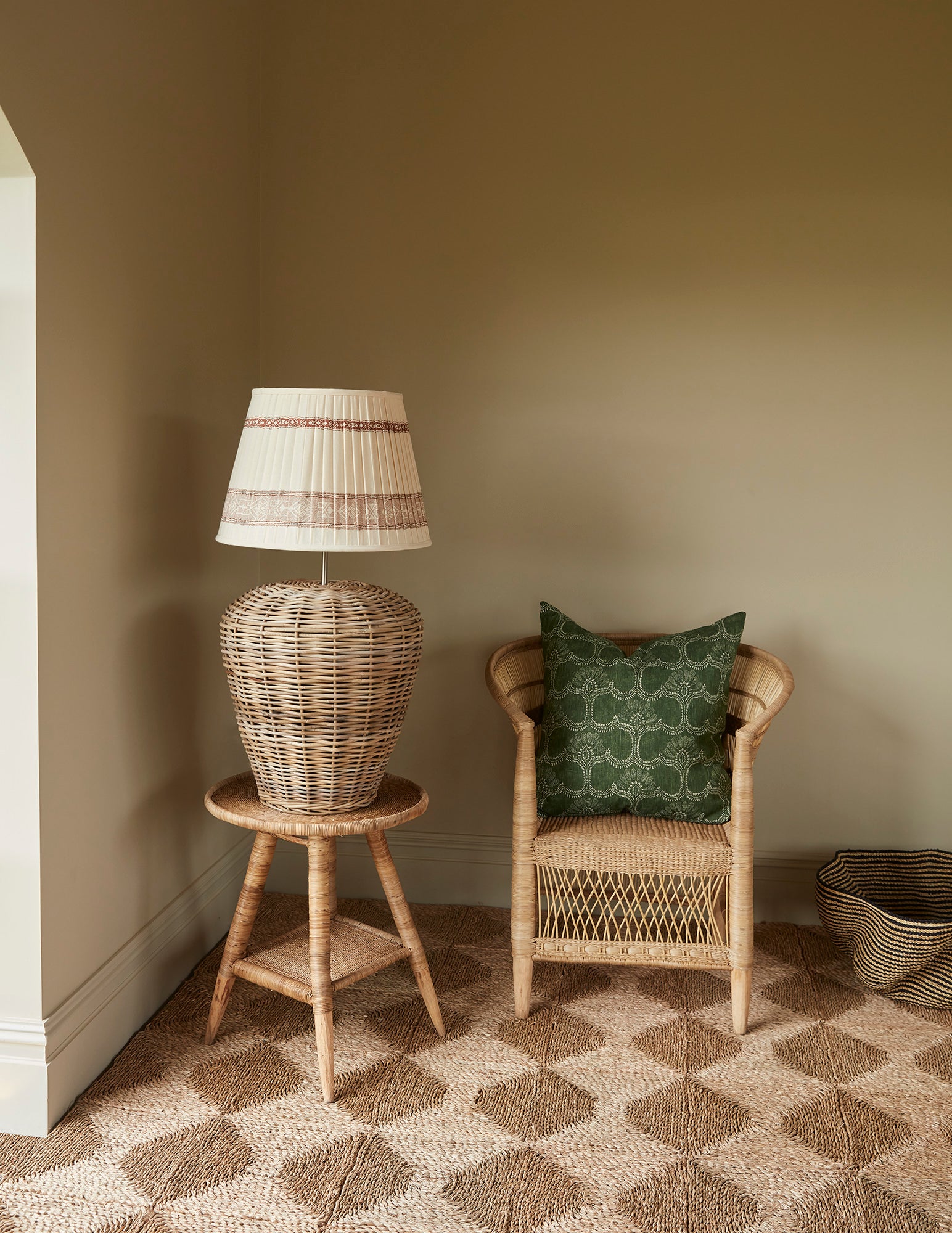 Round side Table in Natural
