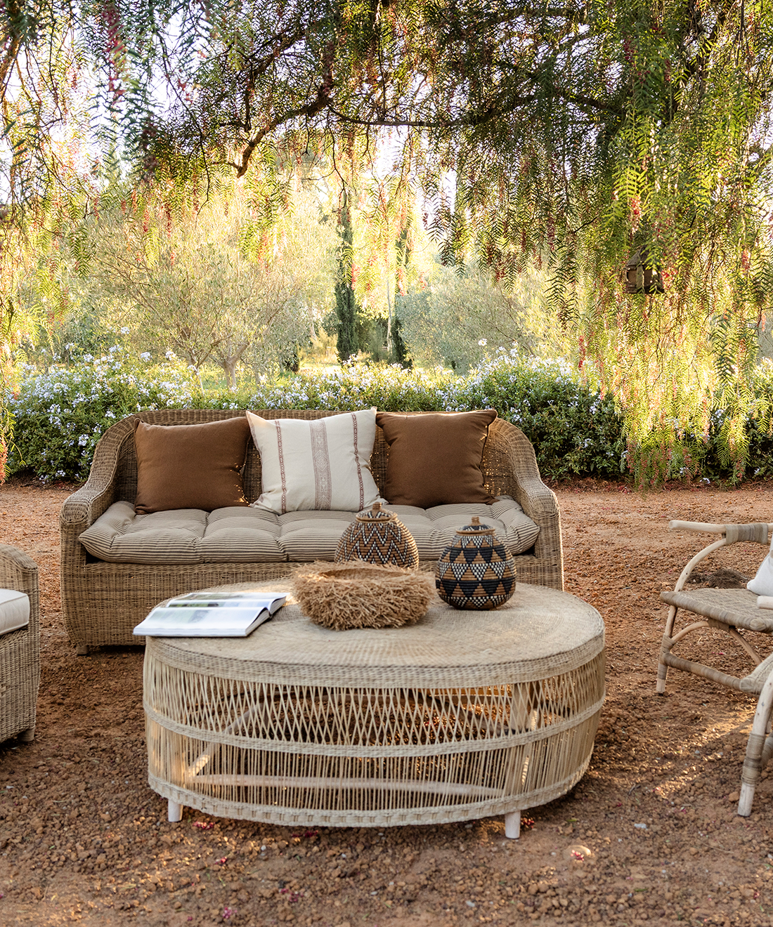 Large Round Traditional Coffee Table