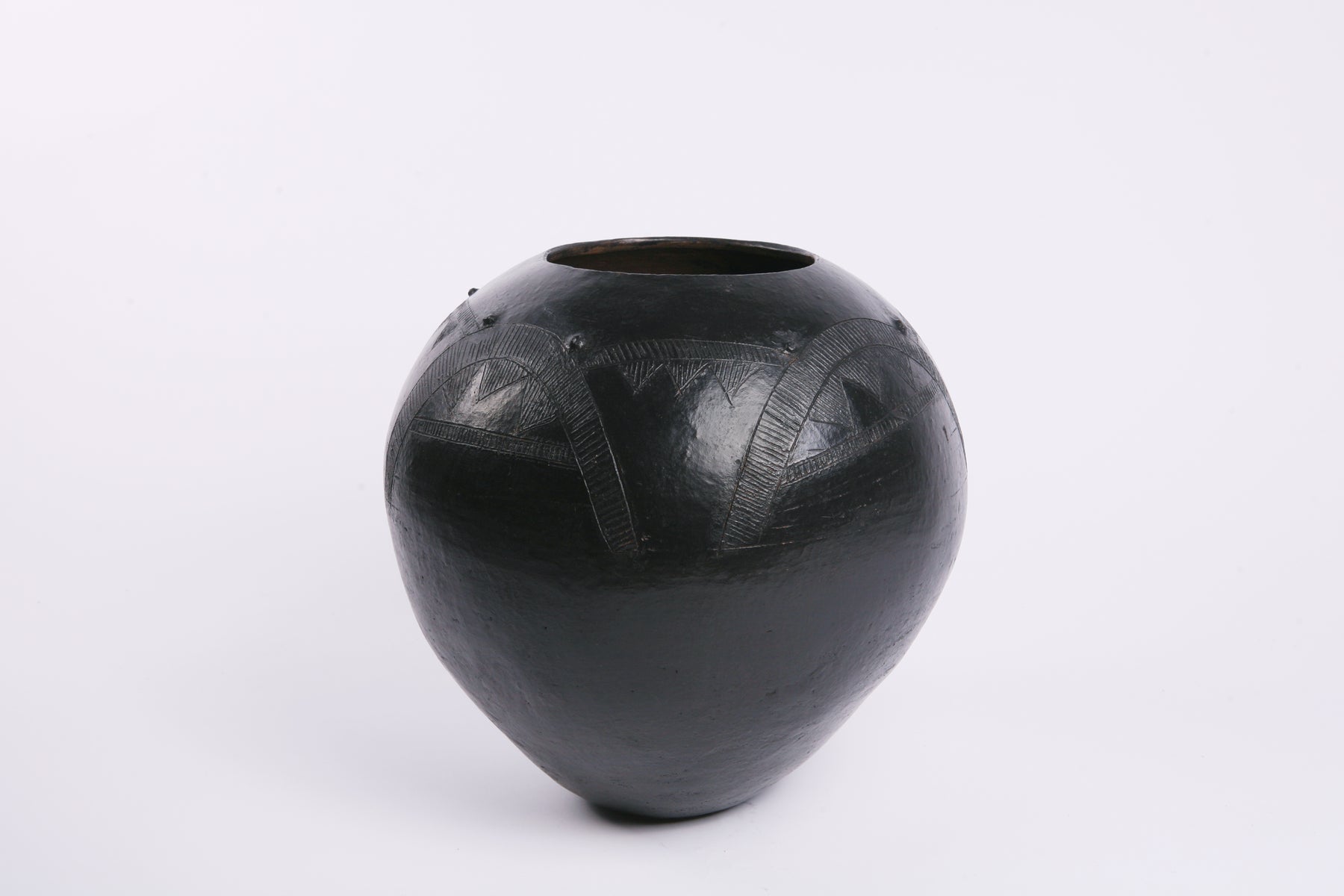 Zulu Drinking Clay Pots - black
